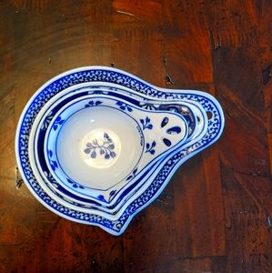 Glass measuring cups